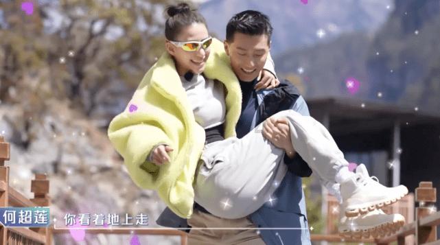 暖爆了!9旬老人大雪中颤颤巍巍步行回家,男子遇见后好心送回