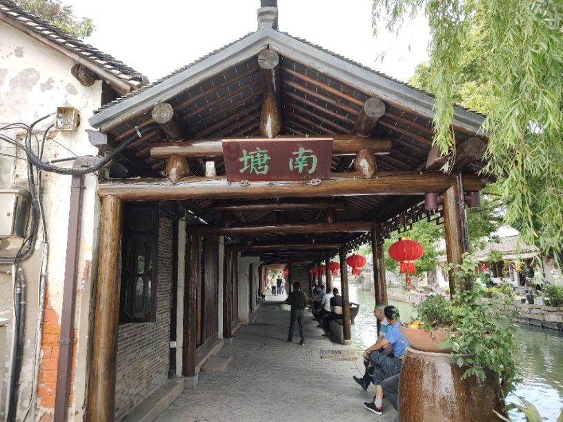 甘肃一高速3车相撞起火引发10车追尾，造成1死2伤