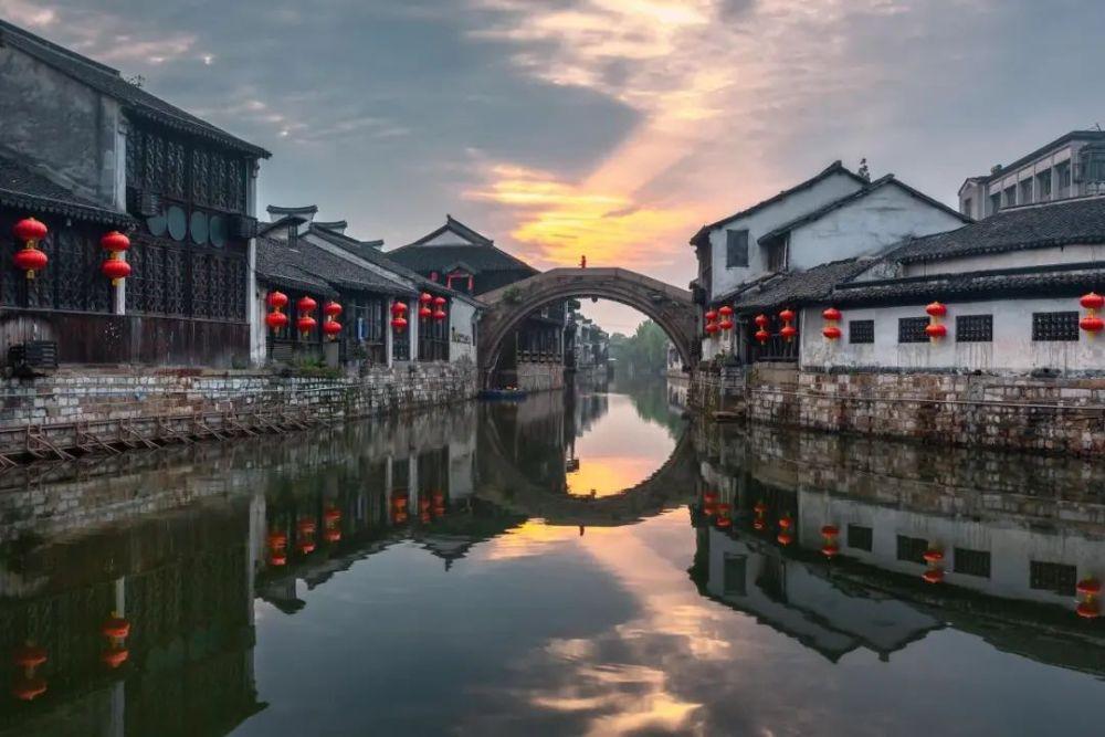 向上跳的香蕉