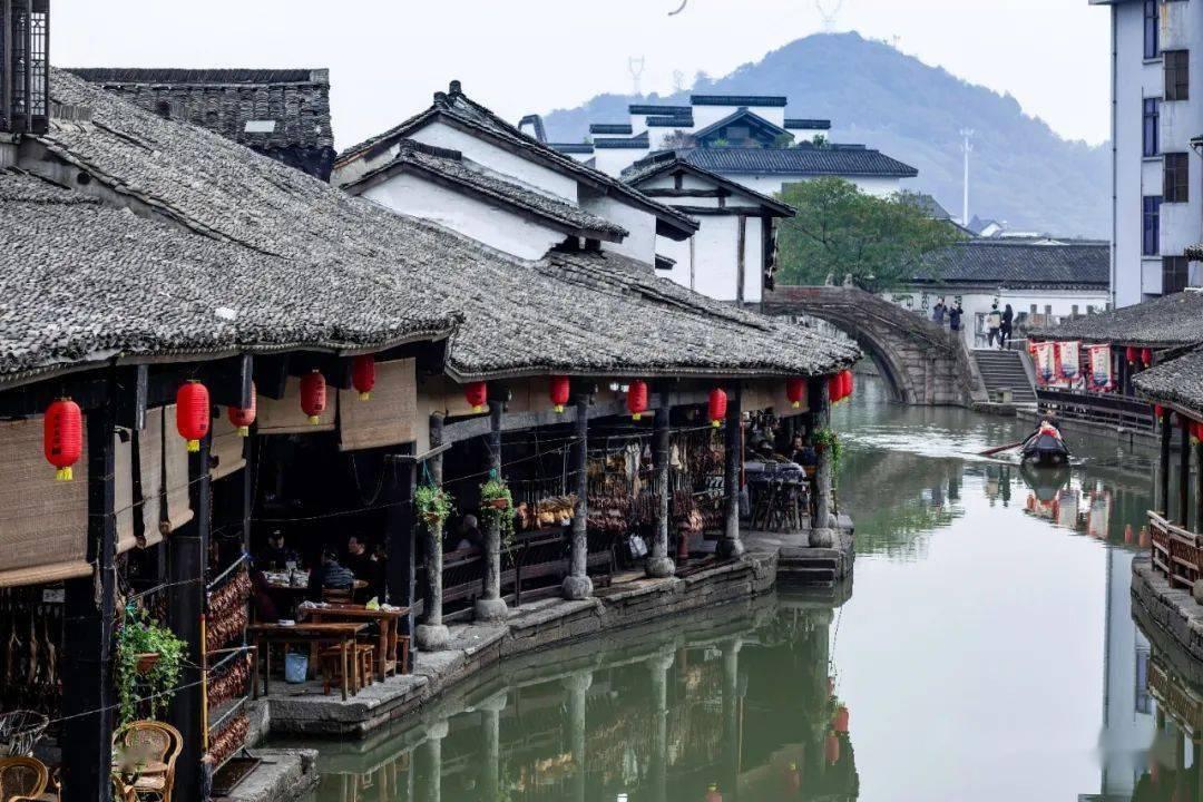 为什么苹果上所有的购物软件左上角的返回键搜索键都不好使？游戏画面